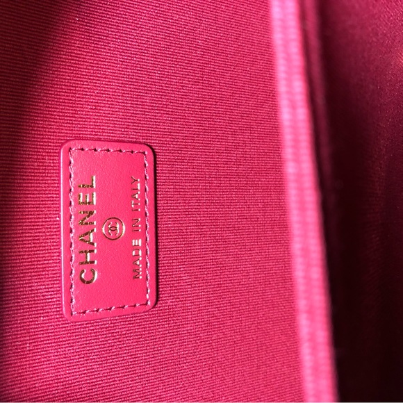 Brand new authentic Chanel bag very stylish out of stock in stores - Picture 6 of 9